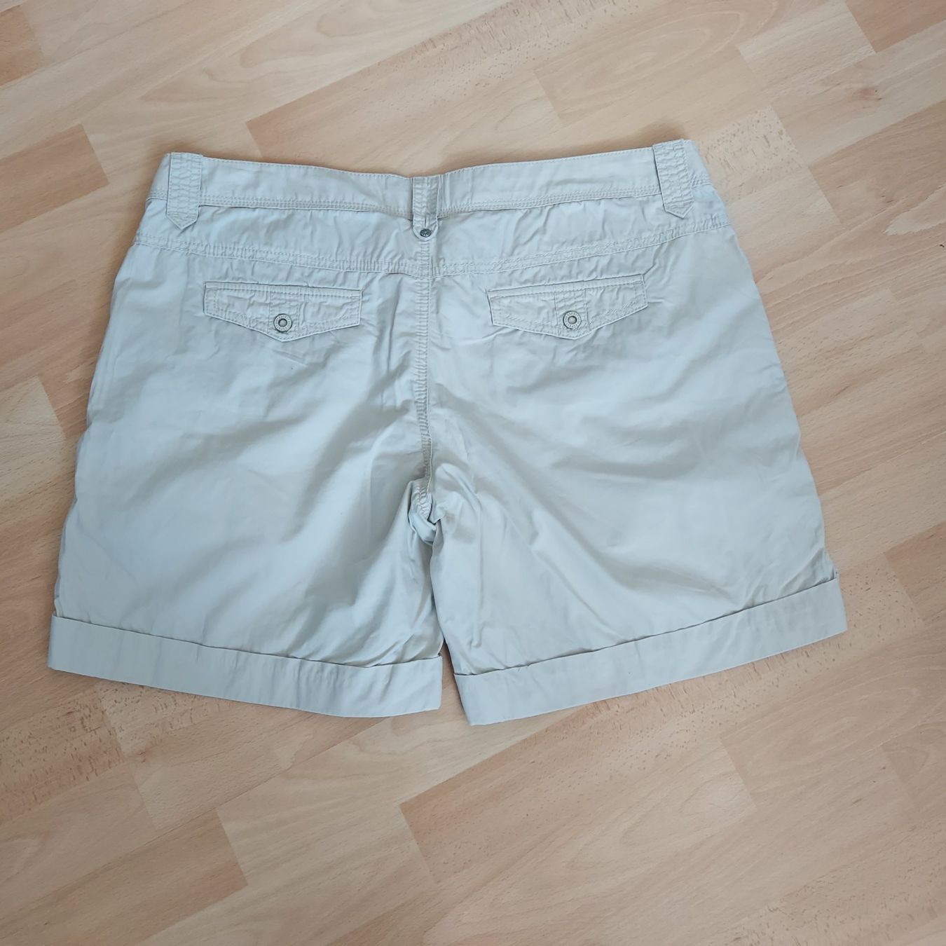 Esprit Pantaloni: **Lässige Shorts von Esprit Gr. 44** – Usato da Staffelbach venduto da alibaba67 1