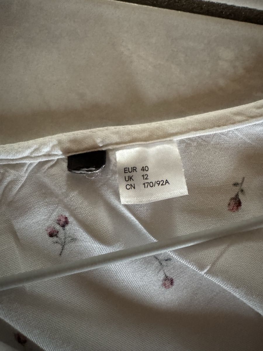 H&M Camicette: H&M Bluse, Grösse 40, weiss mit Rosenmuster – Usato da Hergiswil NW venduto da kaufe_bei_kaufmann 5