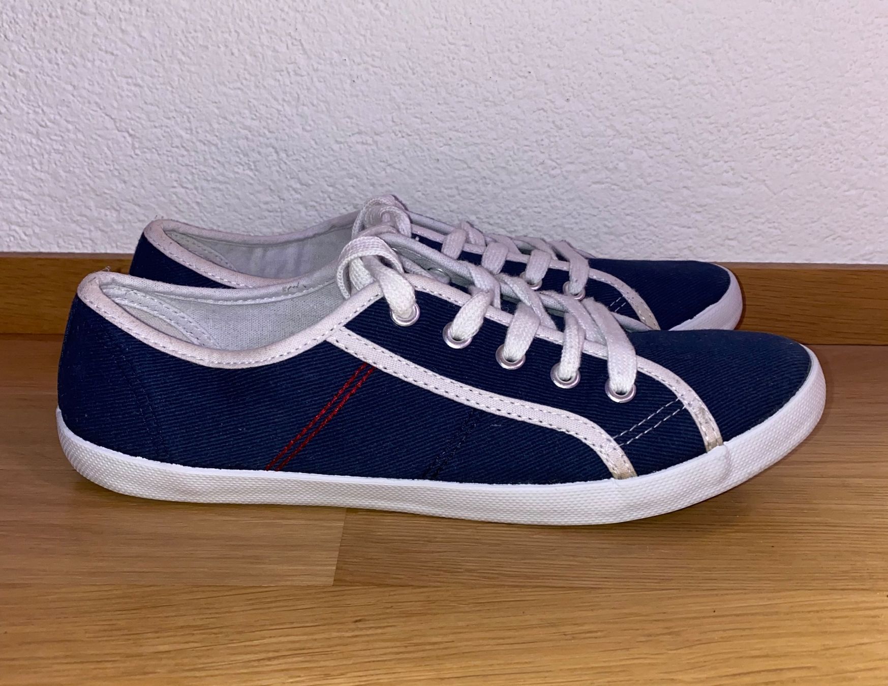 Damenschuhe: Basic Low Sneaker Gr. 41 – Neu (gemäss Beschreibung) aus Herisau von Seyashop1 1