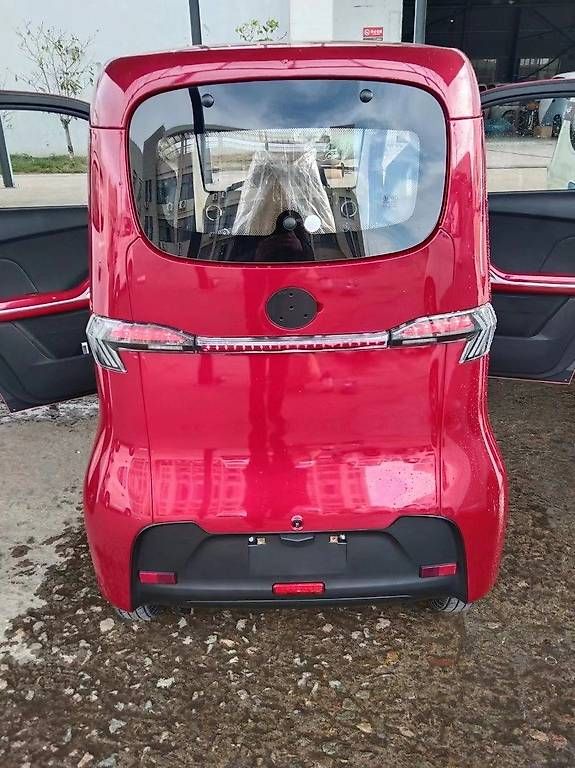 Veicoli elettrici: Autofahren ohne Ausweis – Usato da Bünzen venduto da Turbolino5 3
