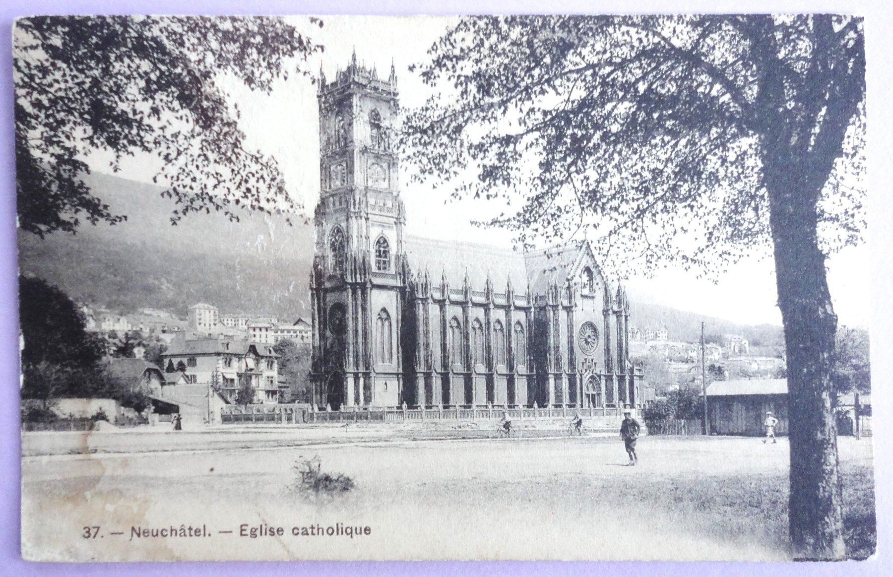 Cartoline postali: Neuchâtel - Eglise catholique – Difettoso da Fétigny venduto da Billy2miny