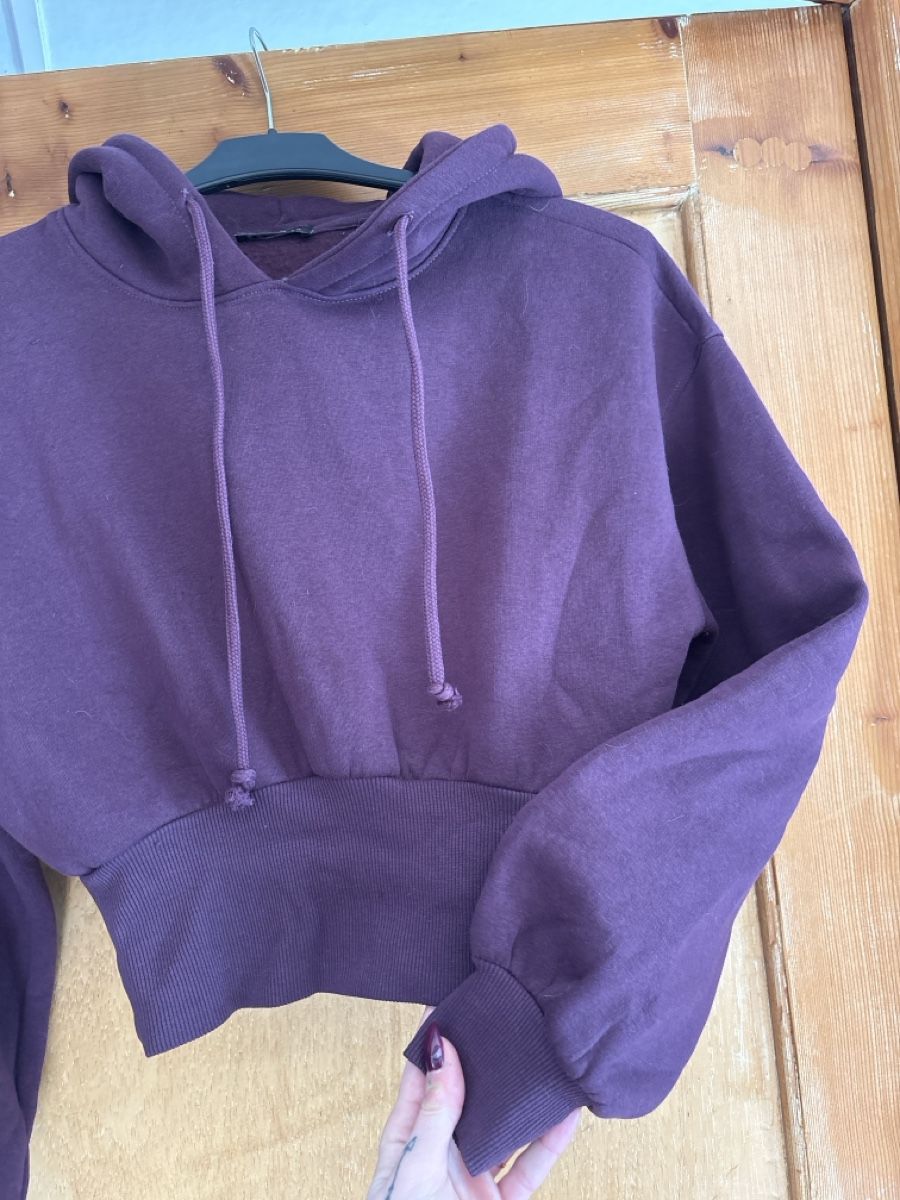 Pullover & Sweatshirts: Pull court à capuche – Neu (gemäss Beschreibung) aus Lignières von del_9tdl