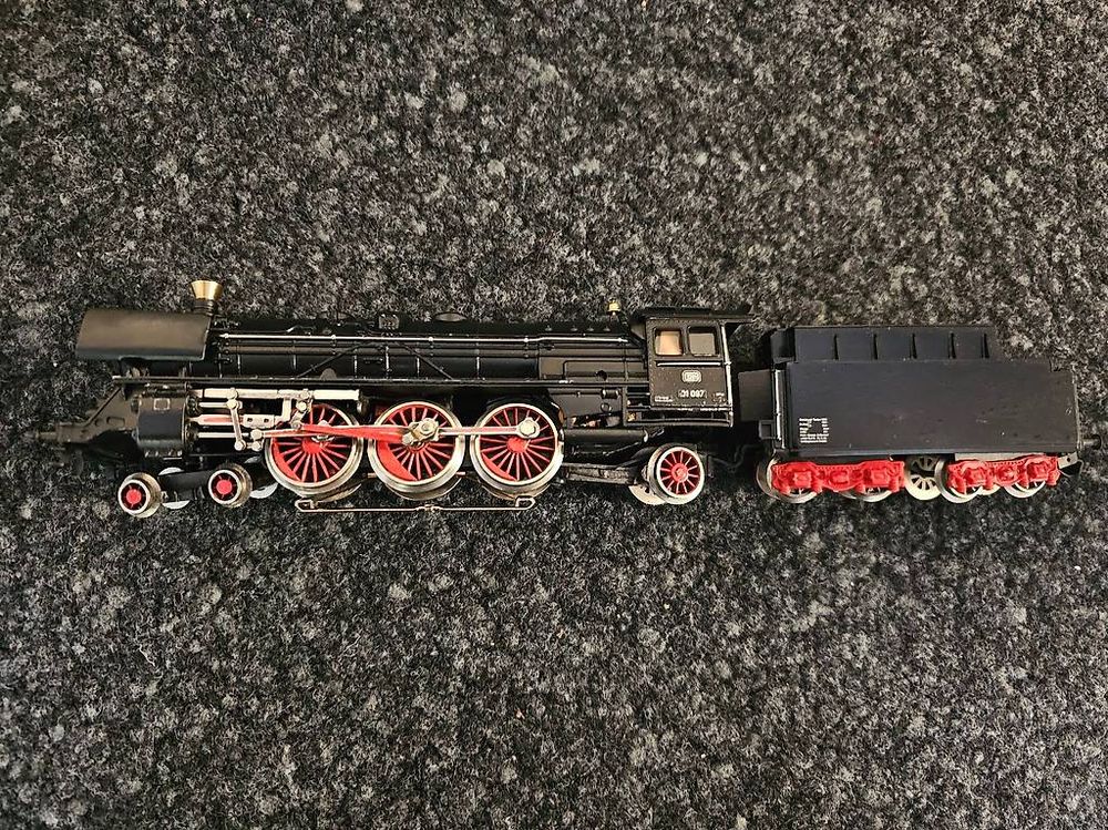 Märklin H0 3048 Heavy Steam Locomotive 01097 With Trailing Tender for