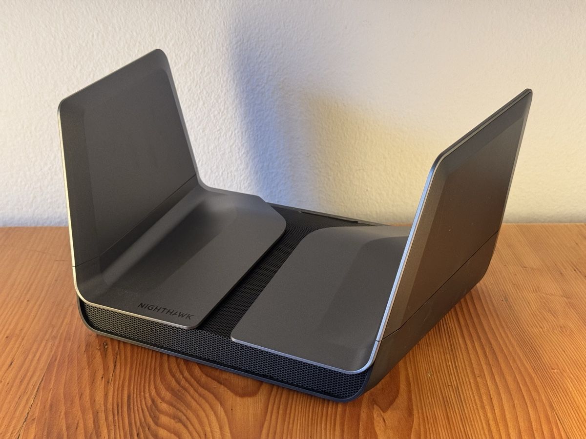 Netgear Modem & Router: Netgear Nighthawk AX8 WLAN Router mit WiFi 6 – Nuovo (secondo la descrizione) da Bern venduto da Nanzza 1