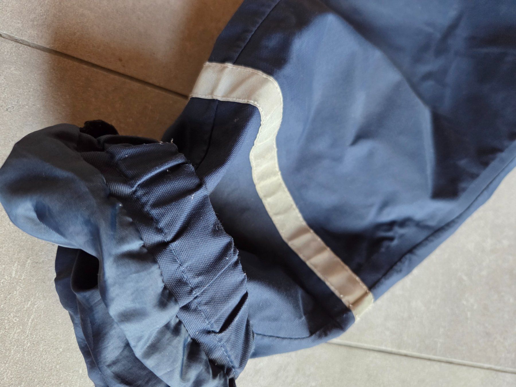 H&M Pantaloni: Regenhose von H&M Grösse 116 – Usato da Wiesendangen venduto da troawus 1