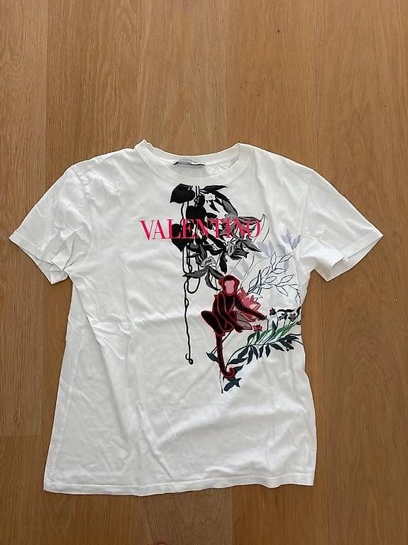 Valentino T-shirts: Original Valentino Shirt – Neuf (Voir description) à Therwil par mel_z92y