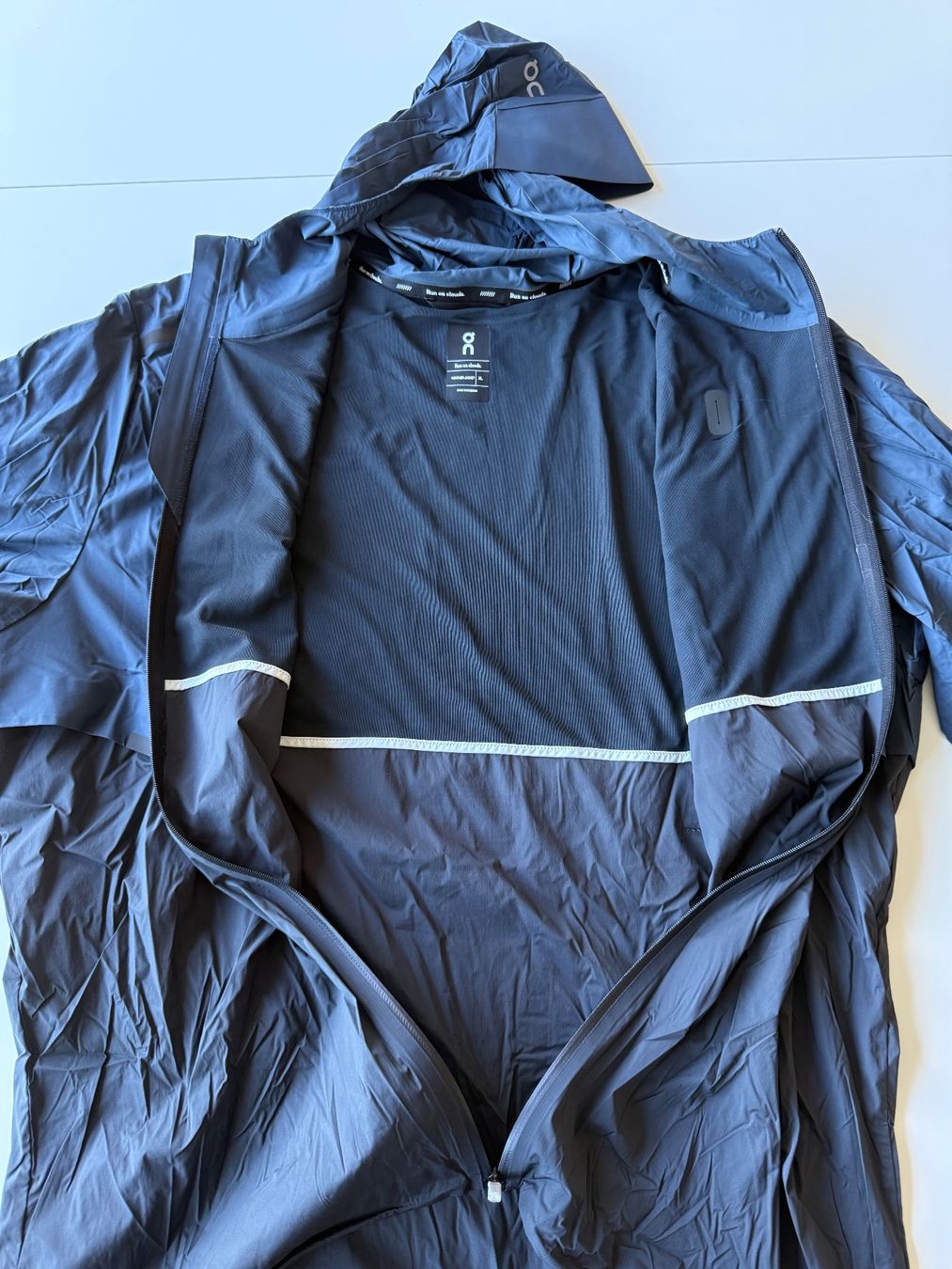 Giacche: On Running Jacke – Usato da Meyrin venduto da Sdenis84 3