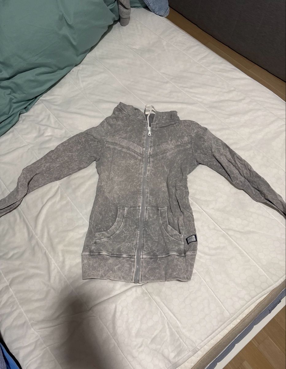 Jacken: Graue Kaputzenjacke von River – Gebraucht aus Laufen von AnnaBlunschi