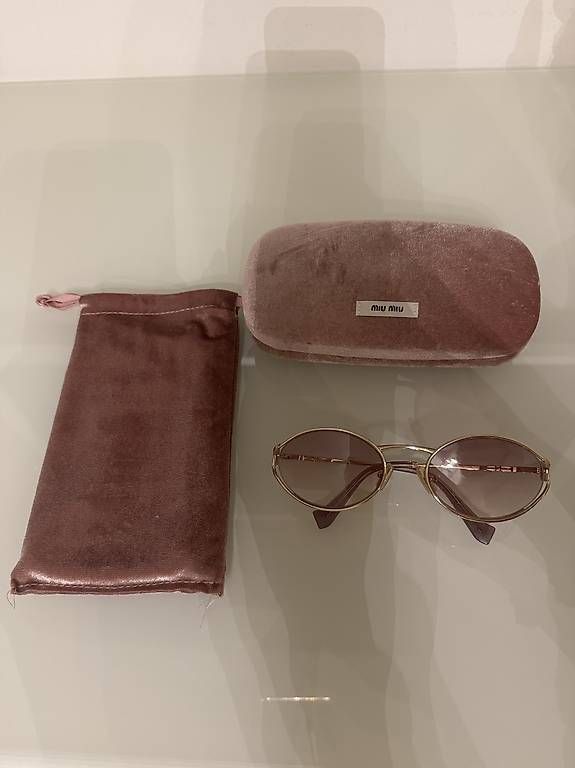 Miu Miu Occhiali & Lenti: Occhiali da sole miumiu – Usato da lugano venduto da xen_q9zz