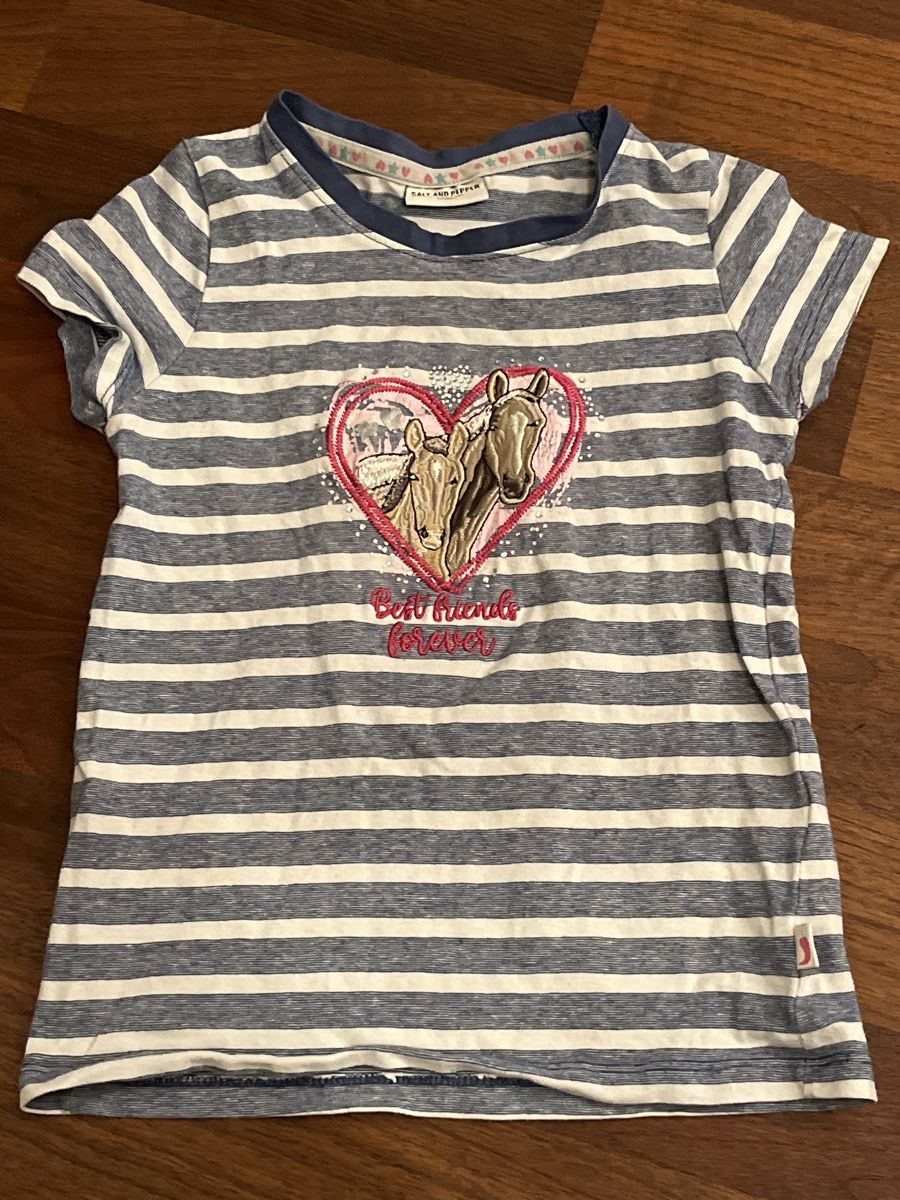 Blusen, T-Shirts & Tops: T-Shirt 104/110 Pferd – Gebraucht aus Andelfingen von estark