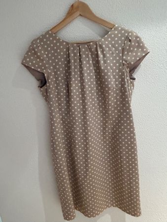 Comma Kleid Grösse 42 beige mit Punkten kaum getragen