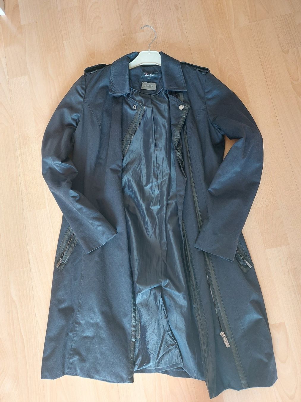 Morgan Cappotti: Trench coat Morgan – Usato da Plan les Ouates venduto da goodswiss