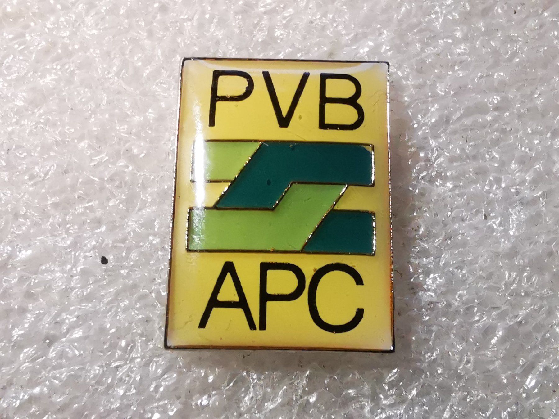 Placchette & Badge: Ansteckpin 131: PVB APC – Usato da Oppligen venduto da Pin-Fall-Shop