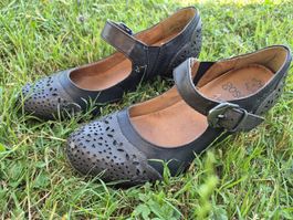 Damenschuh mit Absatz Gr 38