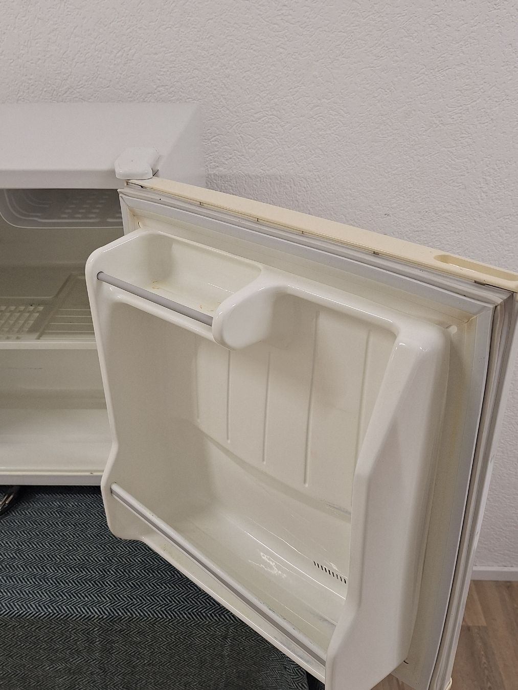 Frigoriferi: Kompakter Mini Kühlschrank – Usato da Grüt (Gossau ZH) venduto da wisdomio7 3