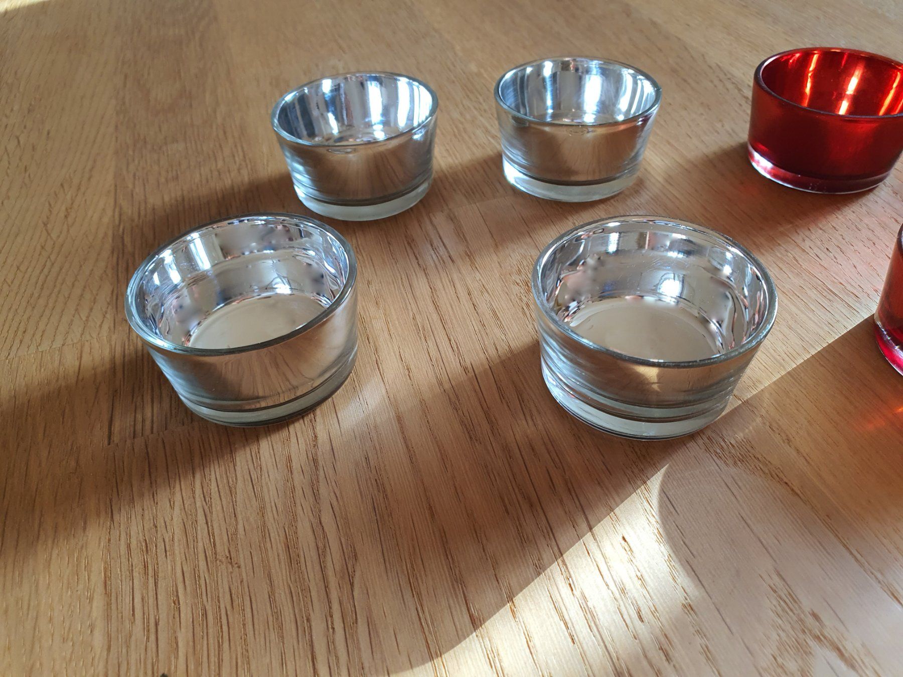 Migros Tutte le decorazioni: Teelicht Gläser Silber und rot – Usato da Winterthur venduto da Nooitgedagt 1