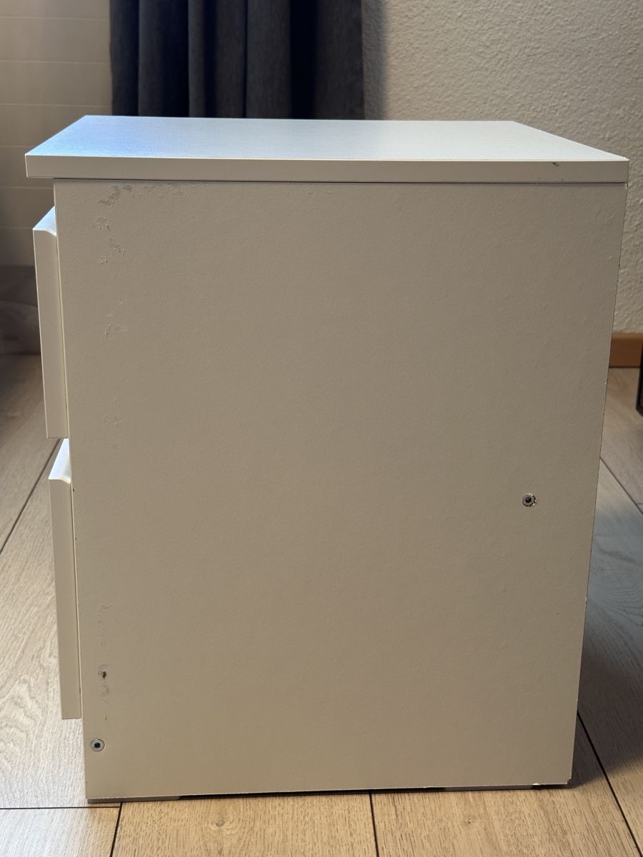 Ikea Comodini: Nachttisch mit zwei Schubladen, Weiss – Usato da Hinwil venduto da sin_9j5s 4