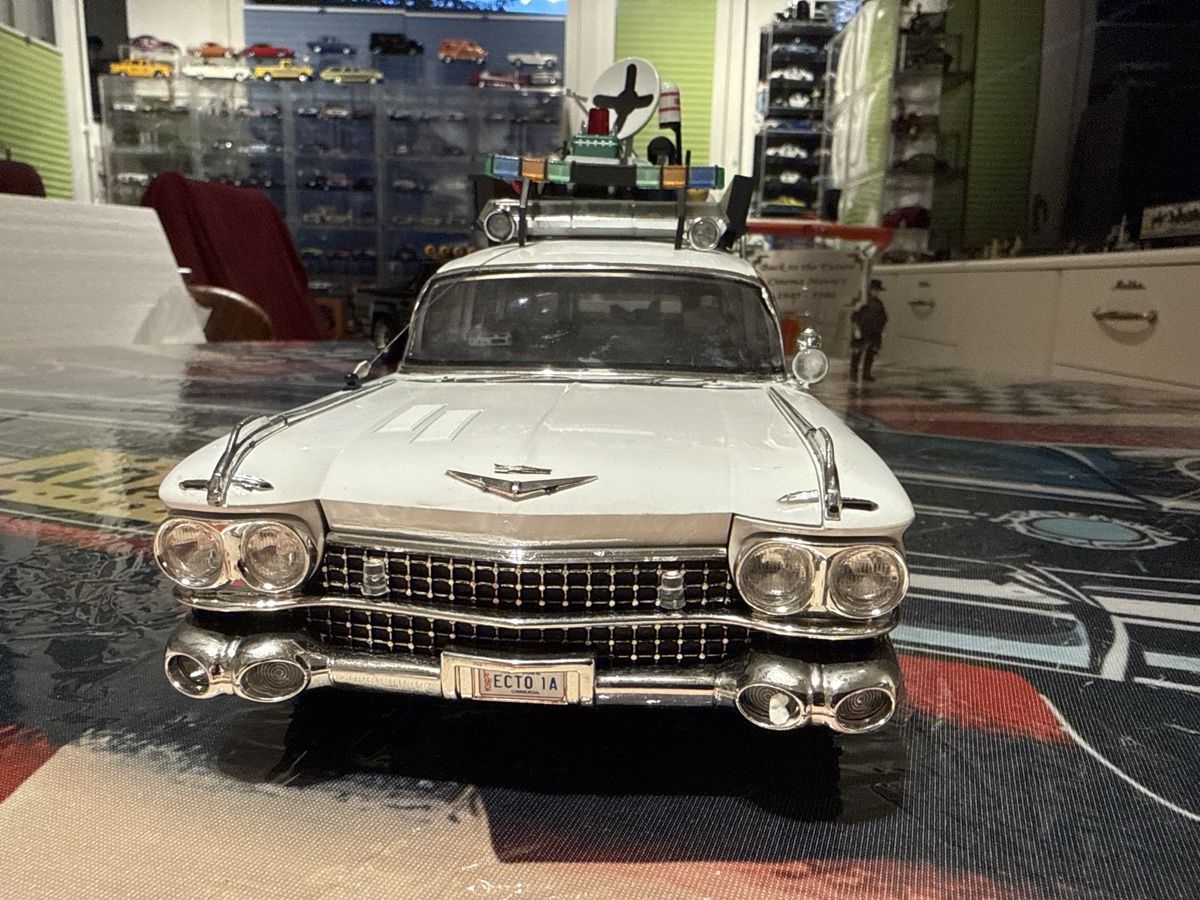 Hot Wheels Modellini d'auto: Hot Wheels Elite Ghostbusters Ecto 1A  1:18 – Usato da Basel venduto da Zomeg 4