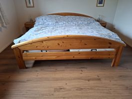 Vintage Massivholz Bett 180x200 mit 2 Nachttischli