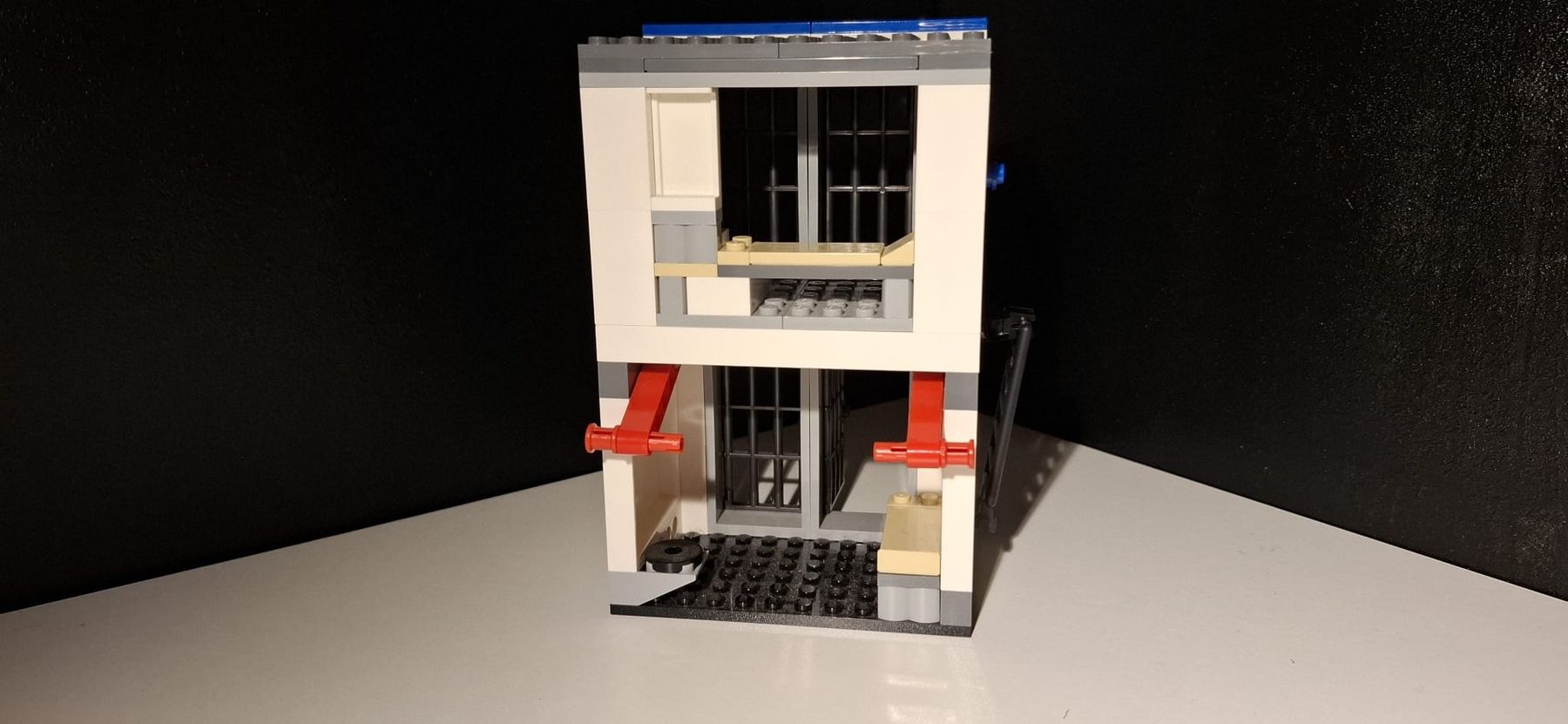 Lego Baukästen: Lego City Polizeistation 60246 – Gebraucht aus Birmenstorf AG von Hexxor 9