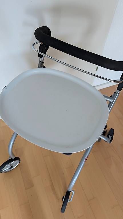 Ausili per la deambulazione: Indoor- / Wohnraum-Rollator Let's Go – Usato da Bremgarten b. Bern venduto da Flintli 2