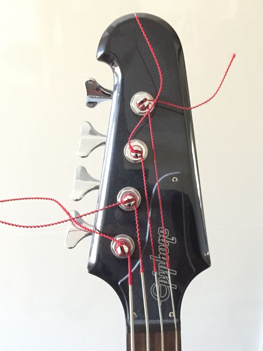 Epiphone Musikinstrumente: E-Bass Epiphone Thunderbird IV Silverburst – Gebraucht aus Zürich von  2