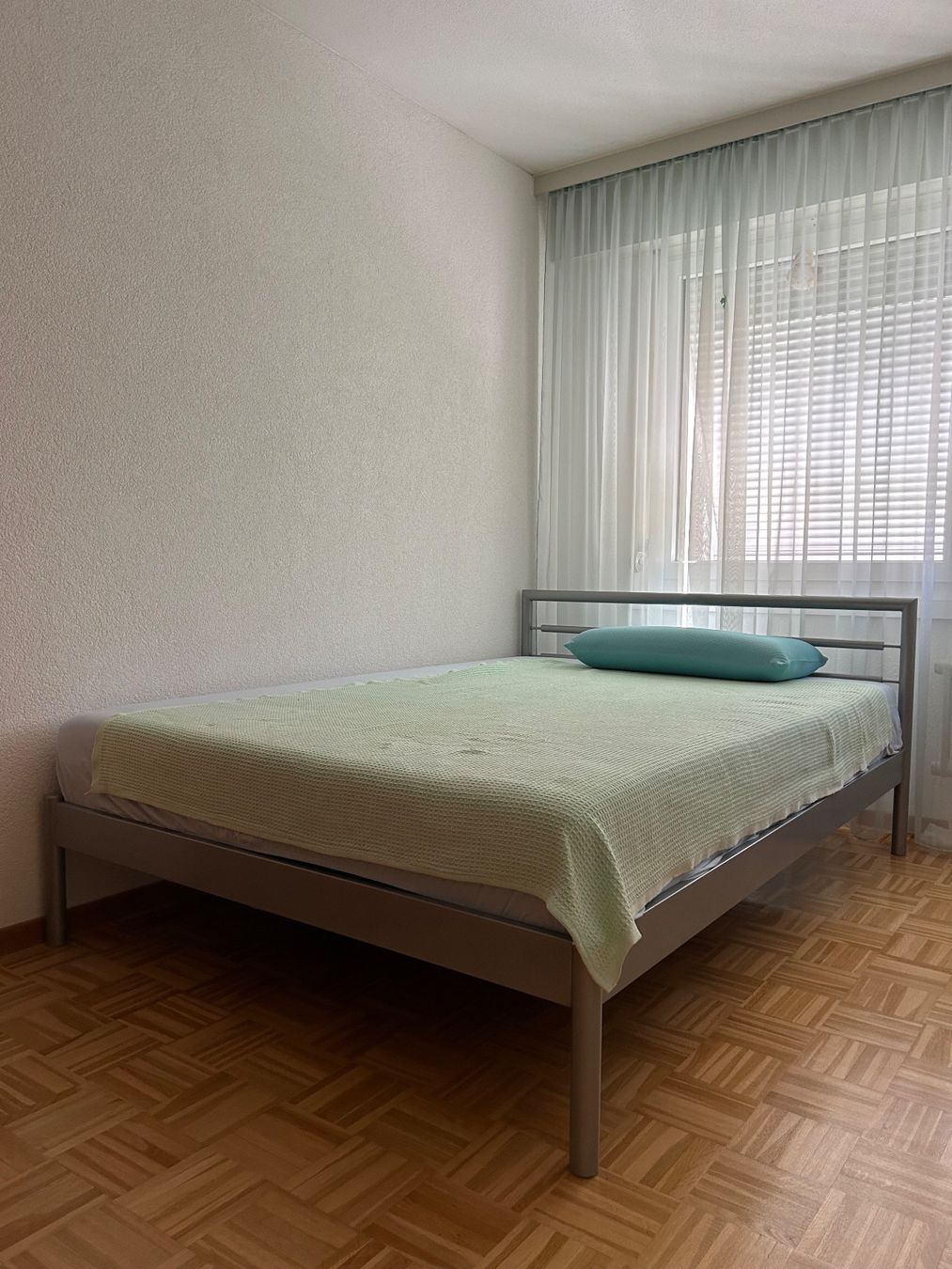 Letti: Bett mit Matratze (140x200cm) – Usato da Zürich venduto da erm_26gh