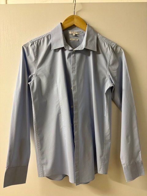 Camicie, T-shirt & Polo: Hellblaues Hemd "Easy Iron" für Jungen, Grösse 164 – Usato da Schwerzenbach venduto da Freesurf1000 1