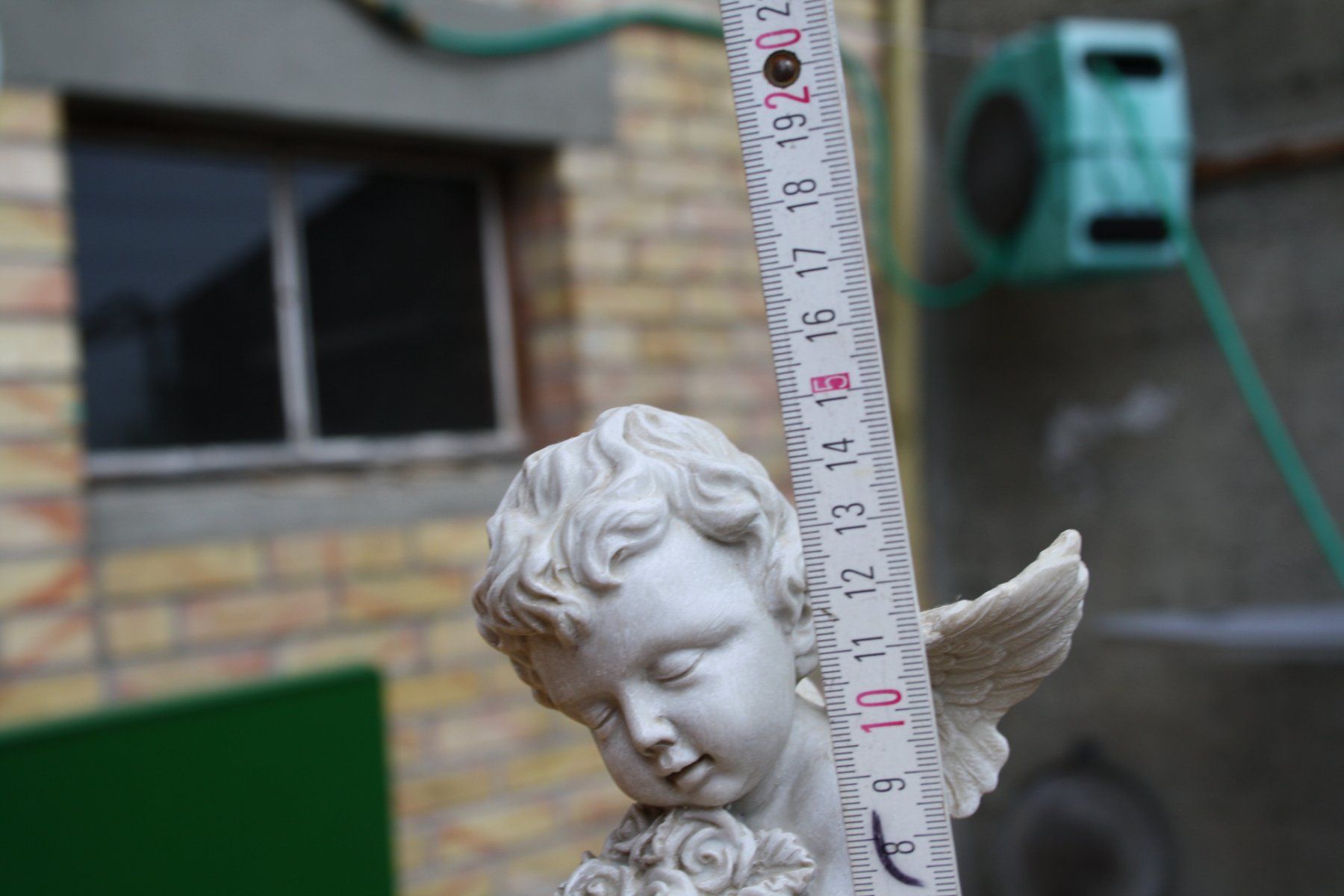Statuette: ENGEL ENGELSFIGUR MIT ROSEN – Usato da Wauwil venduto da Pneuedy 3