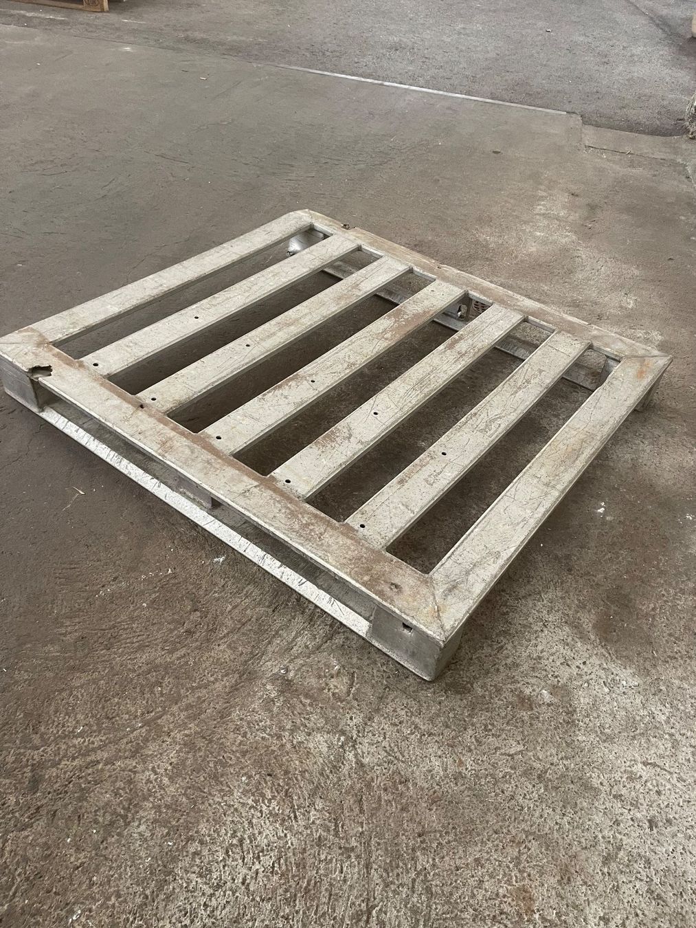 Pallets: Aluminium - Flachpallete – Usato da Herisau venduto da nat_7kdk 6
