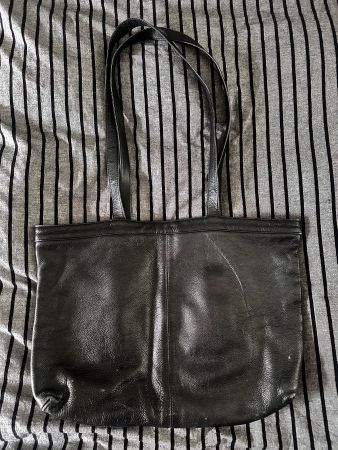 Schwarze Ledertasche