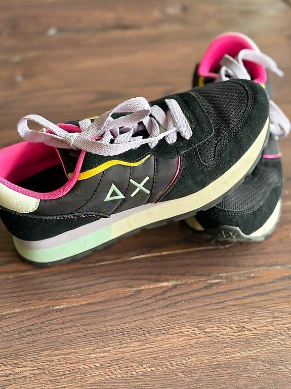 Scarpe da donna: Neuwertige Turnschuhe Grösse 38 – Usato da Hedingen venduto da inf_mjl7