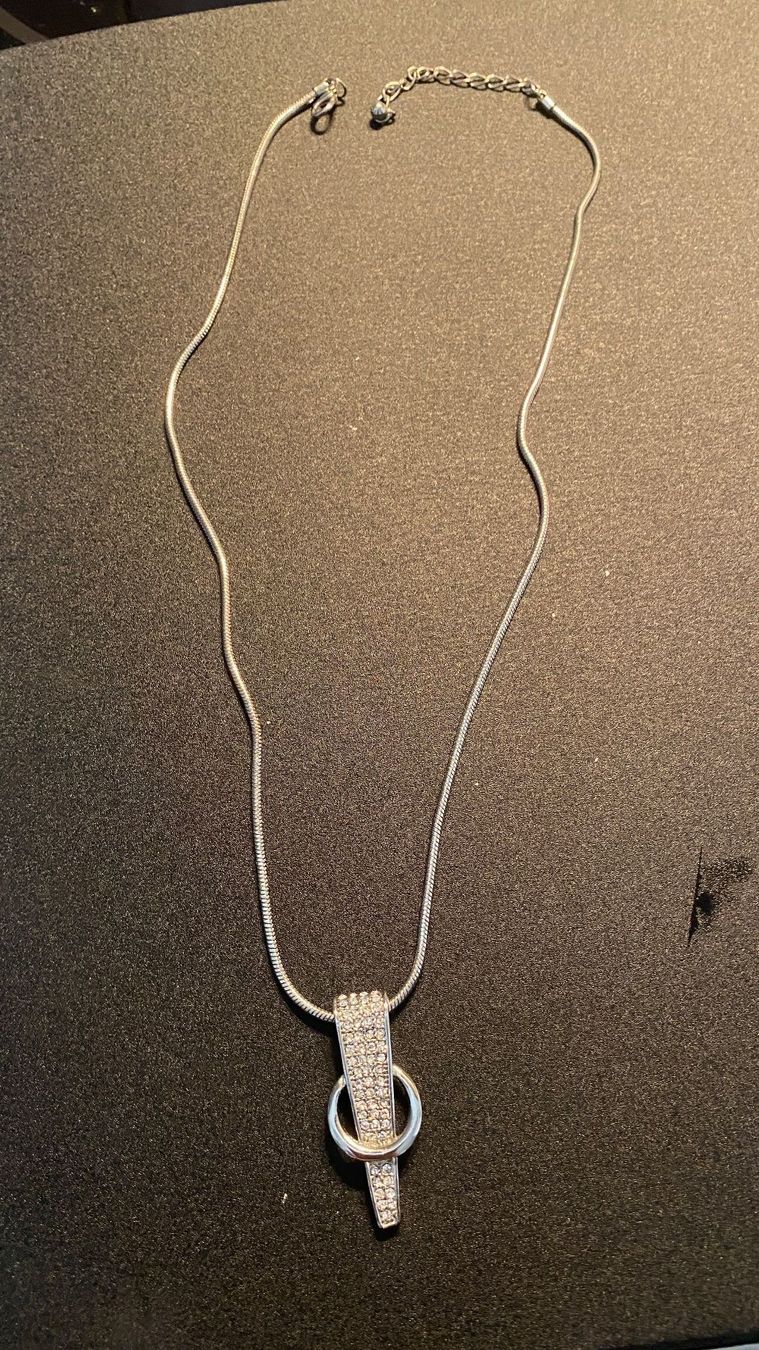 Ketten: Kette mit tollem Anhänger – Gebraucht aus luzern von bar_5gtr