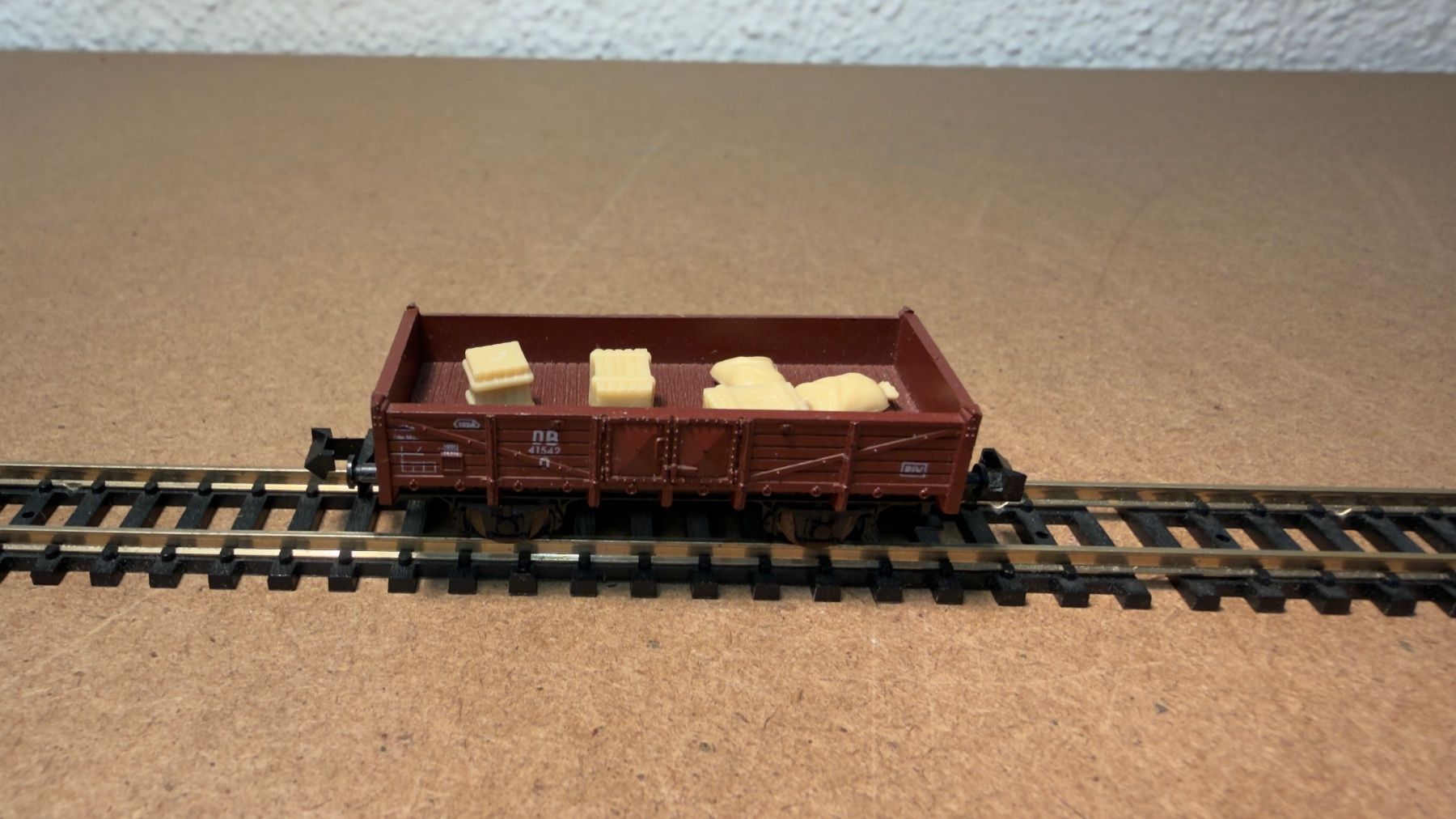 Roco Modelleisenbahnen: Roco Güterwagen mit Ladung Spur N – Gebraucht aus Schlieren von rat_lq6b 1