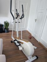 Home-Crosstrainer mit 12 Programmen und Puls Kontrolle