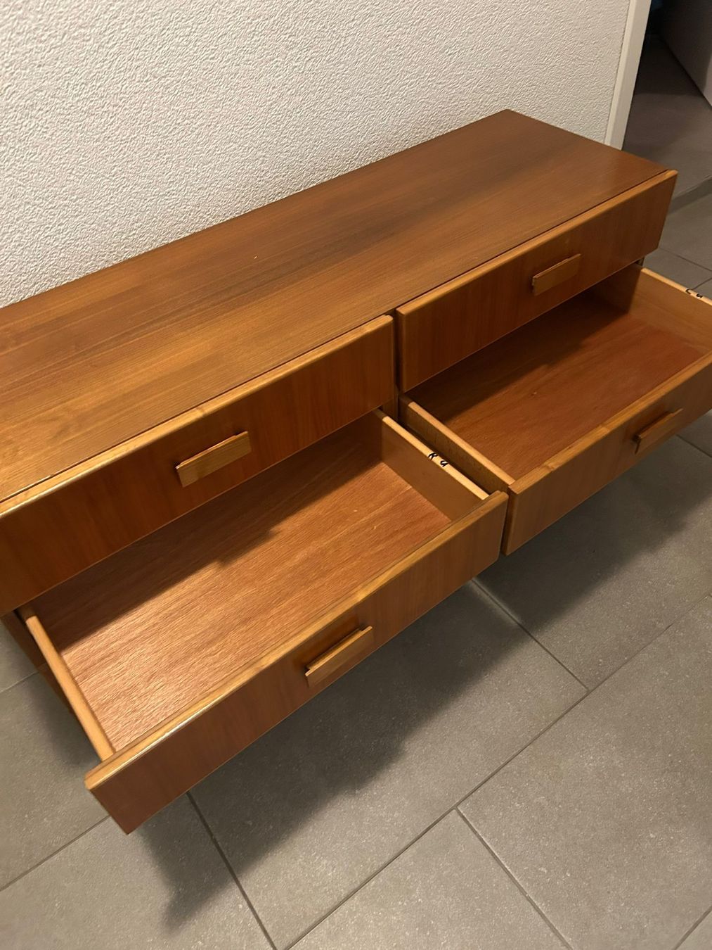 Cassettiere: Sideboard année 50-60 en teck avec 4 tiroirs – Usato da Echallens venduto da VintageMann 3