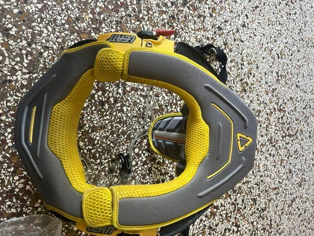 Leatt Protezioni & Imbottiture: Neck Brace Leatt Moto GPX – Usato da basel venduto da Halloliun 1