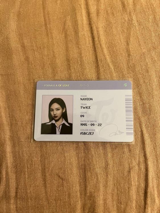 Twice Nayeon ID Card Formula of Love | Acheter sur Ricardo