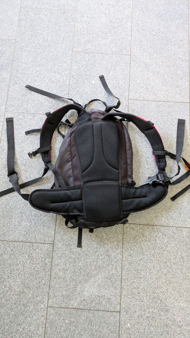 Hi-Tec Zaini: HI-TEC Rucksack – Usato da Tägerschen venduto da H0udini 1