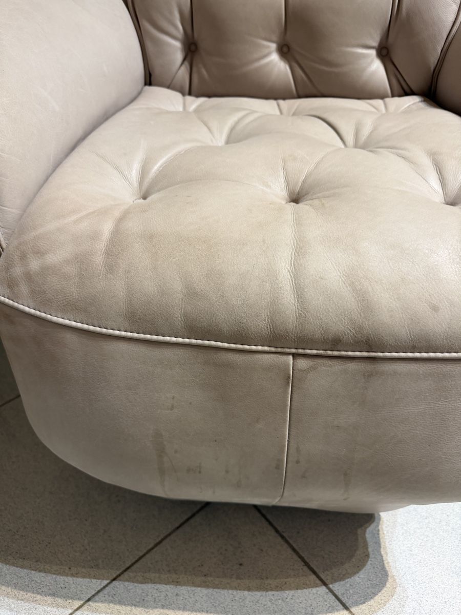 Natuzzi Poltrone: Drehsessel Leder hellbeige mit Knopfheftung gebraucht – Usato da Dietlikon venduto da Salentina53 4
