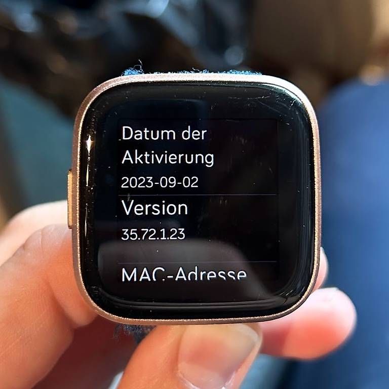 Smartwatch: Fitbit Versa 2 Special Edition – D'occasion à Mammern par engel192 2