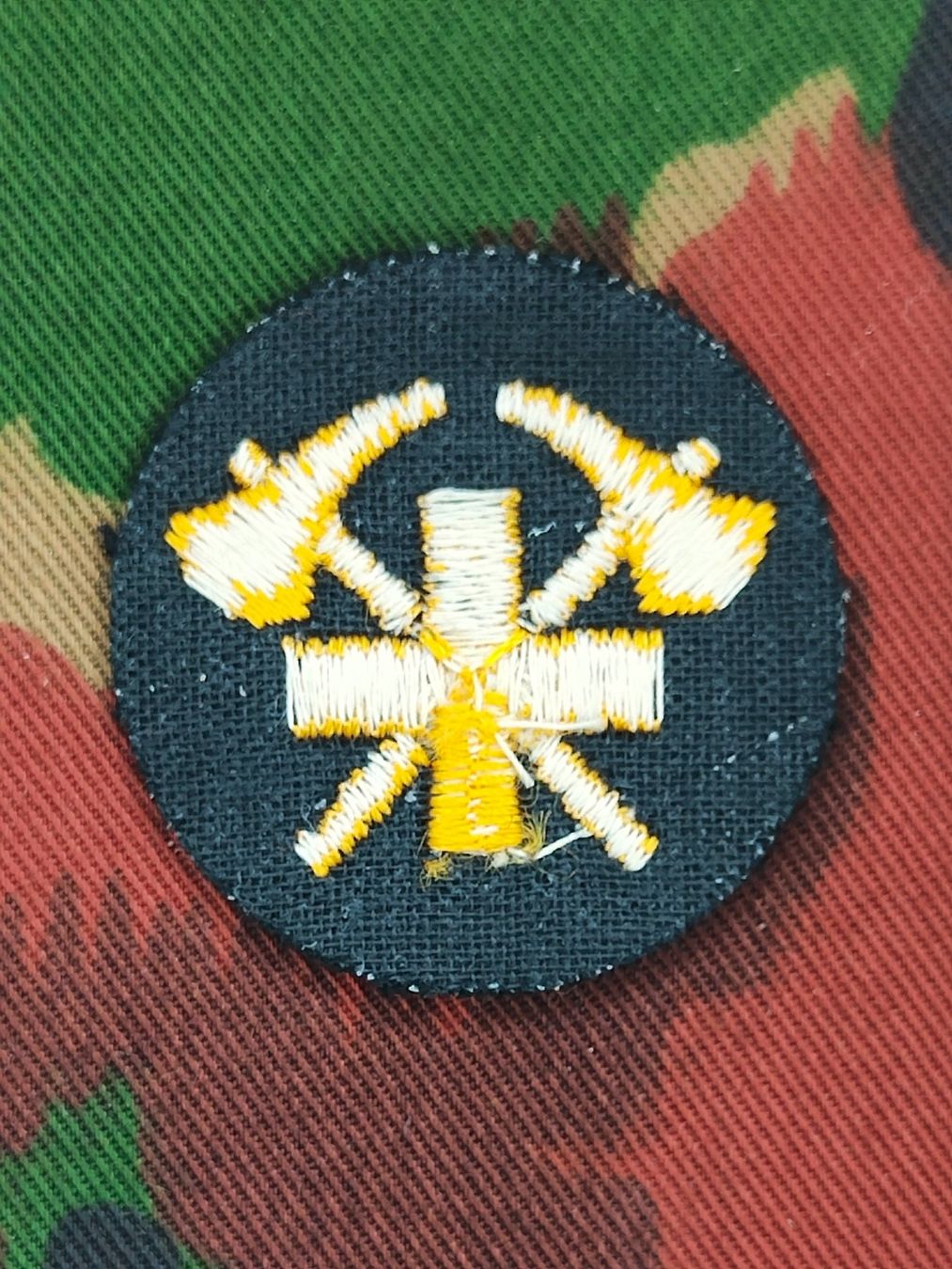 Placchette & Badge: Mützenabzeichen Feuerwehr – Usato da Bauma venduto da SwissMilitaria 1