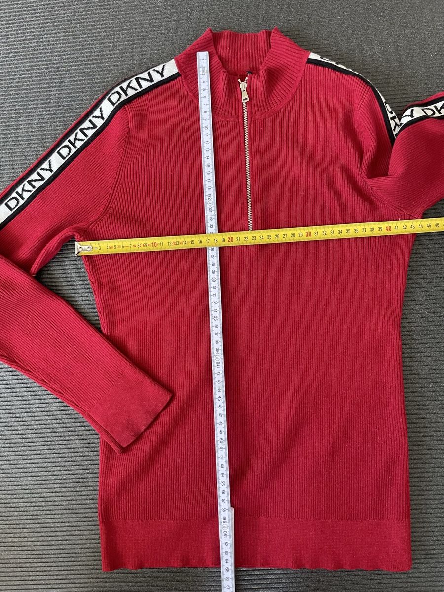 DKNY Pullover & Sweatshirts: Pull DKNY rouge avec fermeture éclair, taille M – Neu (gemäss Beschreibung) aus Vuippens von ale_6gkb 5