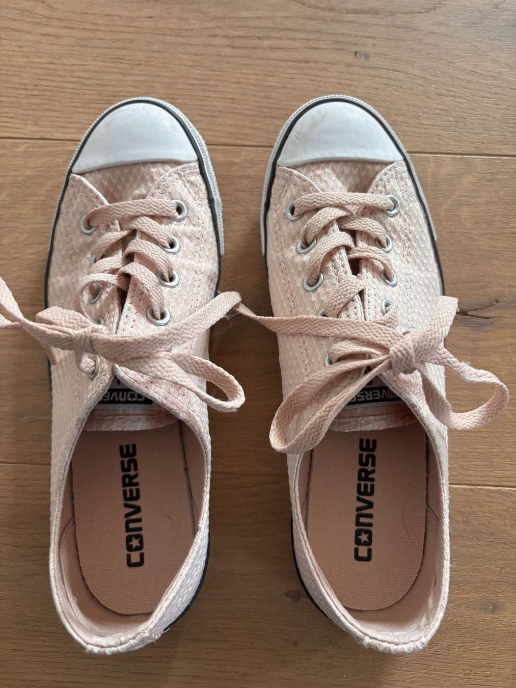 Converse Damenschuhe: 👟 ✨ Converse, Rosa – Grösse 37.5 – Gebraucht aus Uzwil von te_l2qc