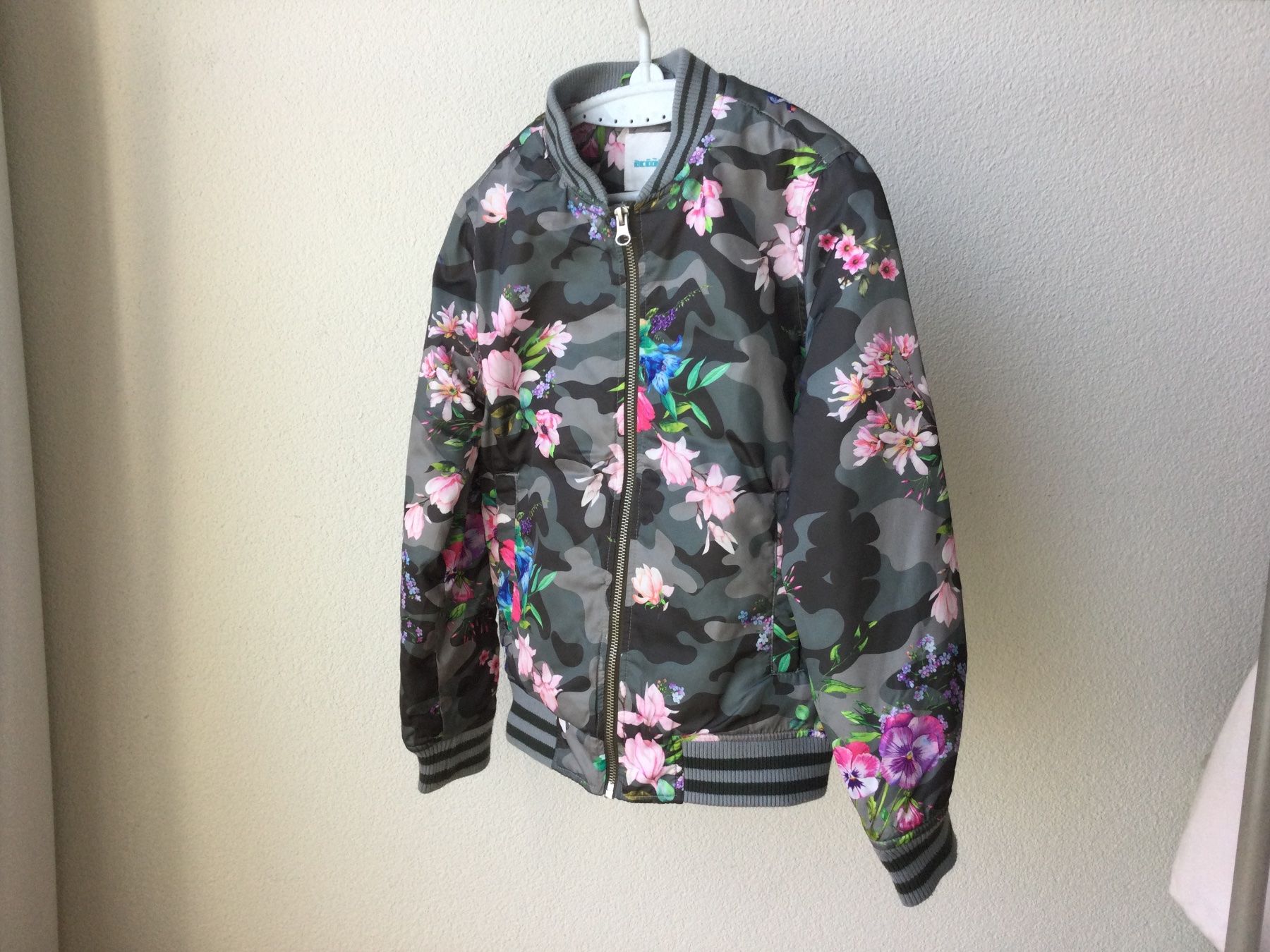 Giacche & Cappotti: Mädchen Leichtere Jacke, Gr 134 – Usato da Zürich venduto da ShadowVorlon