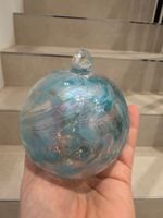 Zwei Mundgeblasene Hexenkugel aus Glas mit Hängeketten -NEU