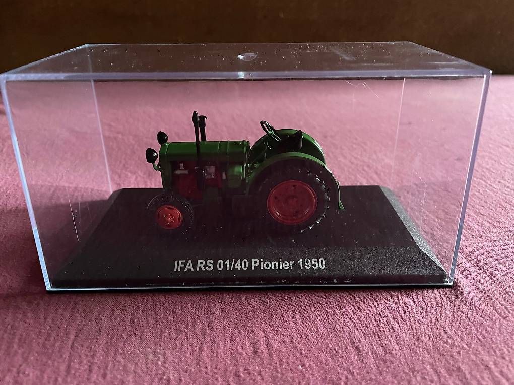 Voitures modèles: IFA RS 01/40 Pionier Traktor 1950  1:64 – D'occasion à Steckborn par ale_s8kg 1