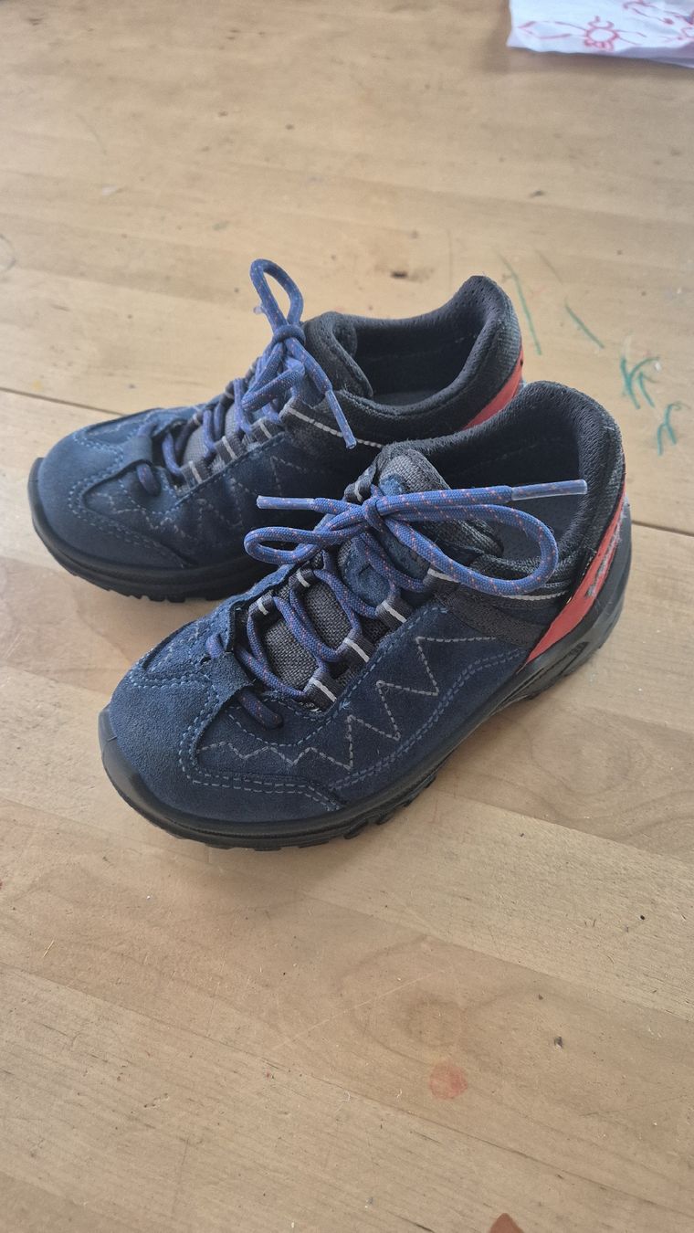Lowa Scarpe per ragazzi: Lowa Kinderwanderschuh – Usato da Birsfelden venduto da Noldi45