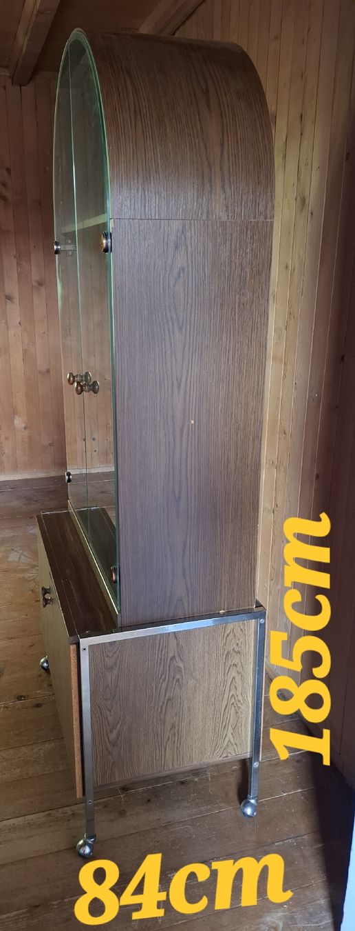 Vitrines: Vitrine auf Möbel mit Rädern – D'occasion à Lengnau BE par Mzno70