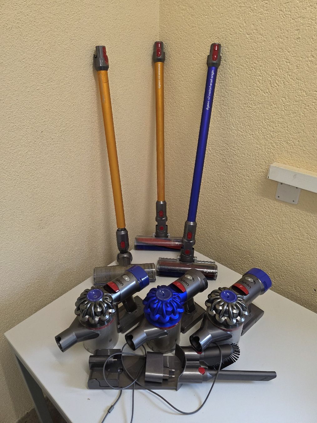 Dyson Aspirapolveri & Accessori: Dyson V10 Ersatzteile Konvolut – Usato da Alberswil venduto da mario889
